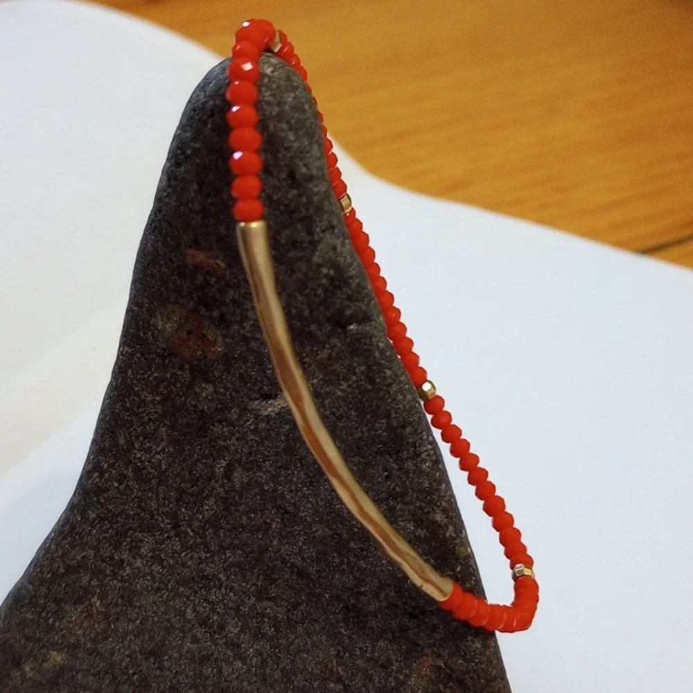 ❤ Stella & Dot Tabitha Stretch Bracelet hammered vintage gold red beads